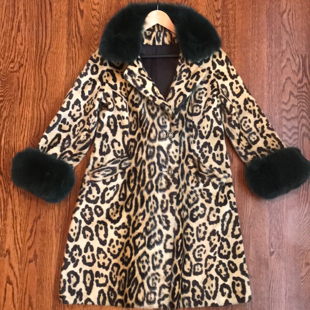 💜SOLD 💜Vintage Leopard w/Fur trim Coat♥️